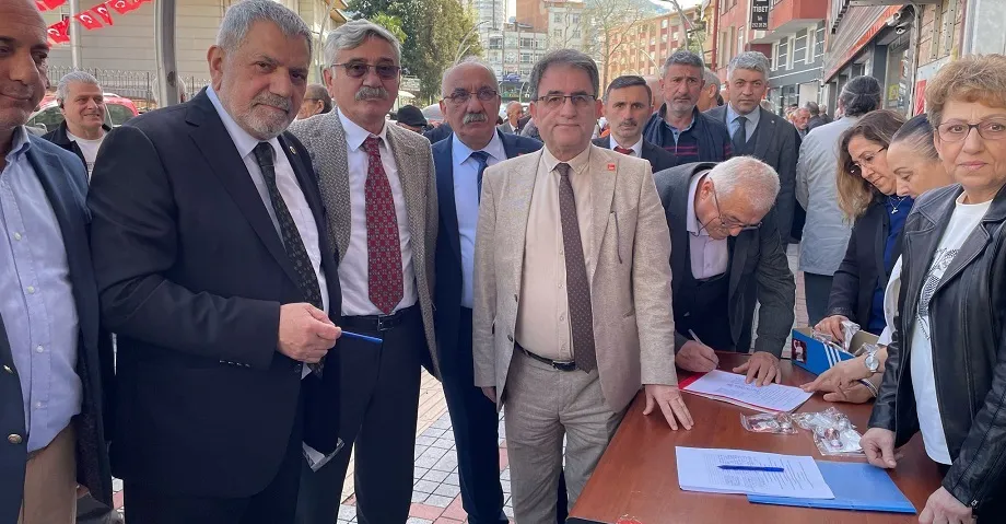 İmamoğlu İçin İlk Gün 6500 İmza Toplandı